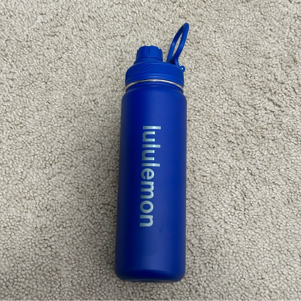 Lululemon Back to Life Sport Bottle 24oz in Twice Blue EUC Insulated & Leakproof